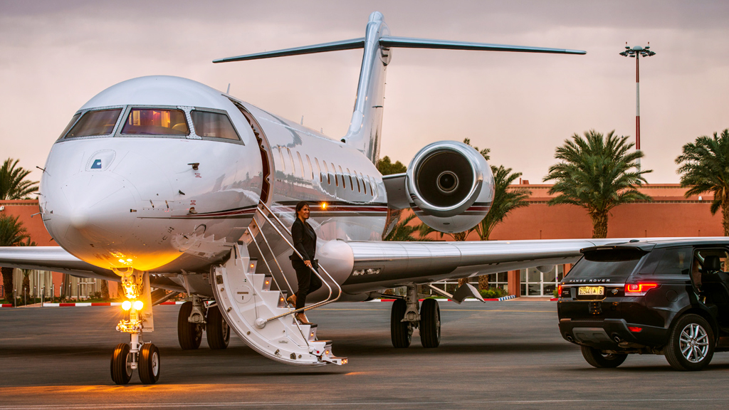Four Seasons Resorts Hawaii and NetJets Provide Exclusive Private Air